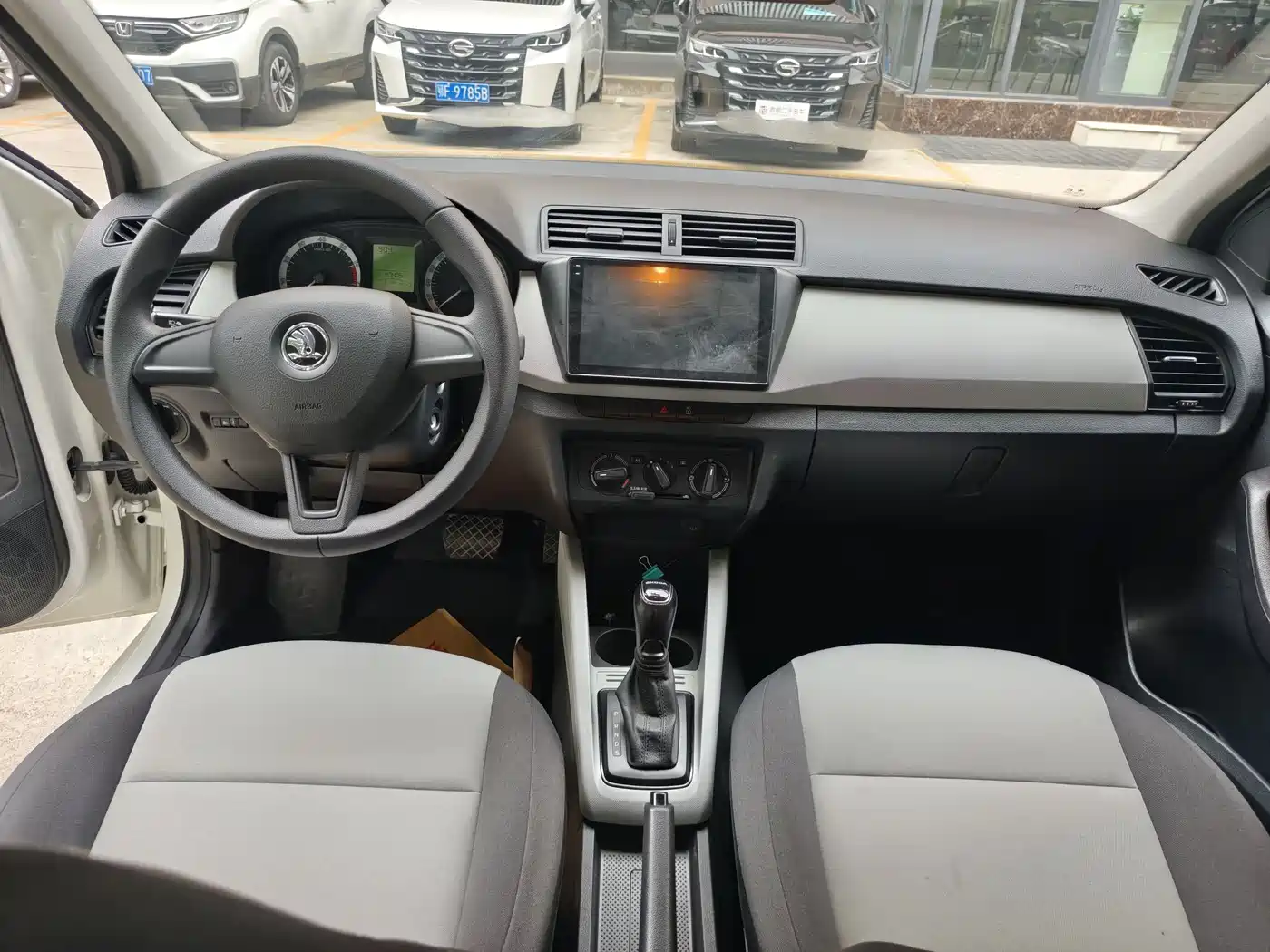 Škoda Fabia 2017 1.4L Auto Car Enjoy Edition фото 6