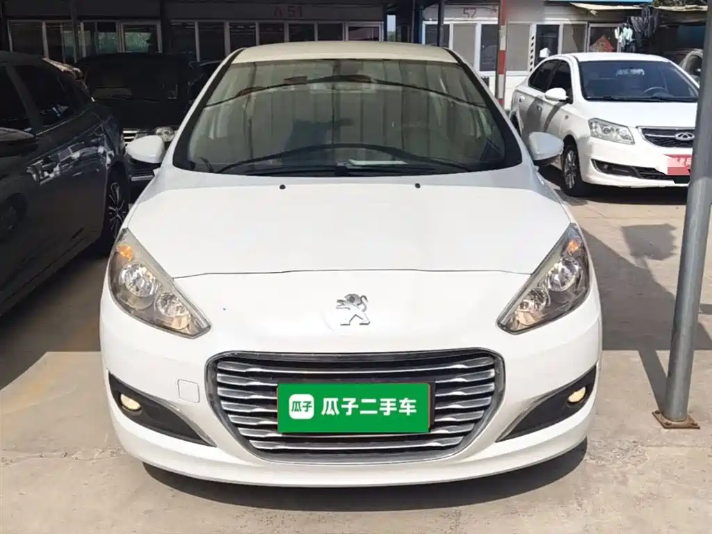 Peugeot 308 2014 Model Joy Edition Classic 1.6L Automatic Superior Style фото 3