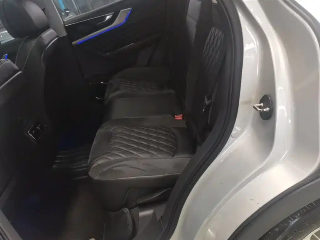 Hongqi HS5 2019 2.0T Smart Connect Enjoy Edition фото 10