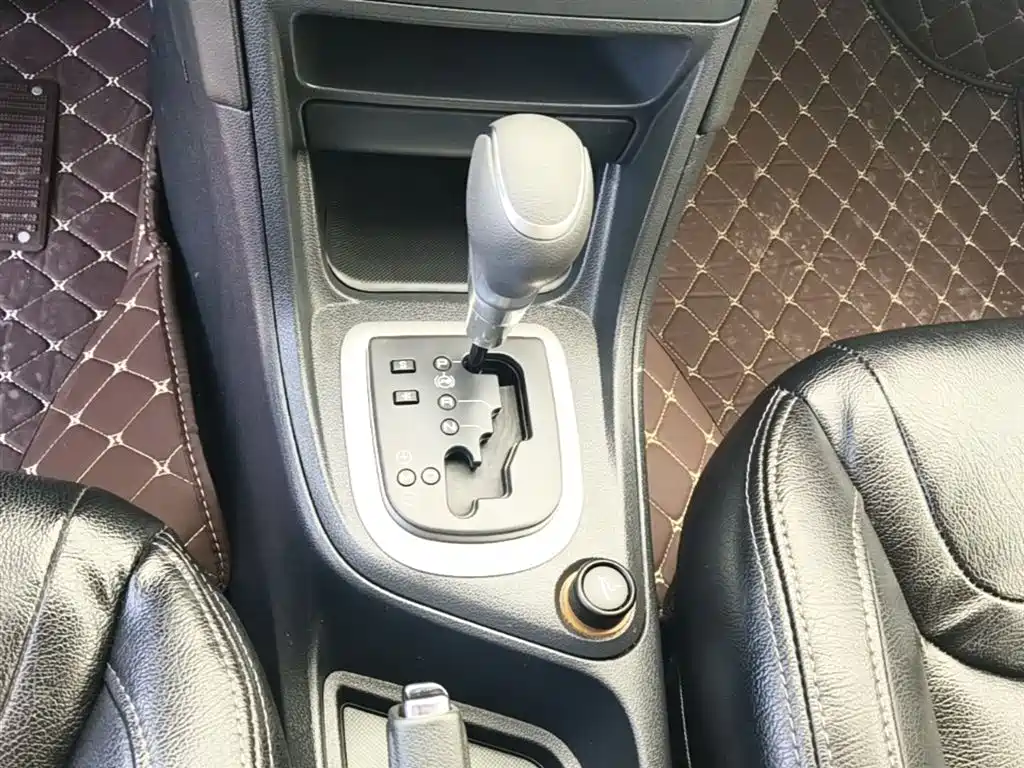 Peugeot 308 2014 Model Joy Edition Classic 1.6L Automatic Superior Style фото 14
