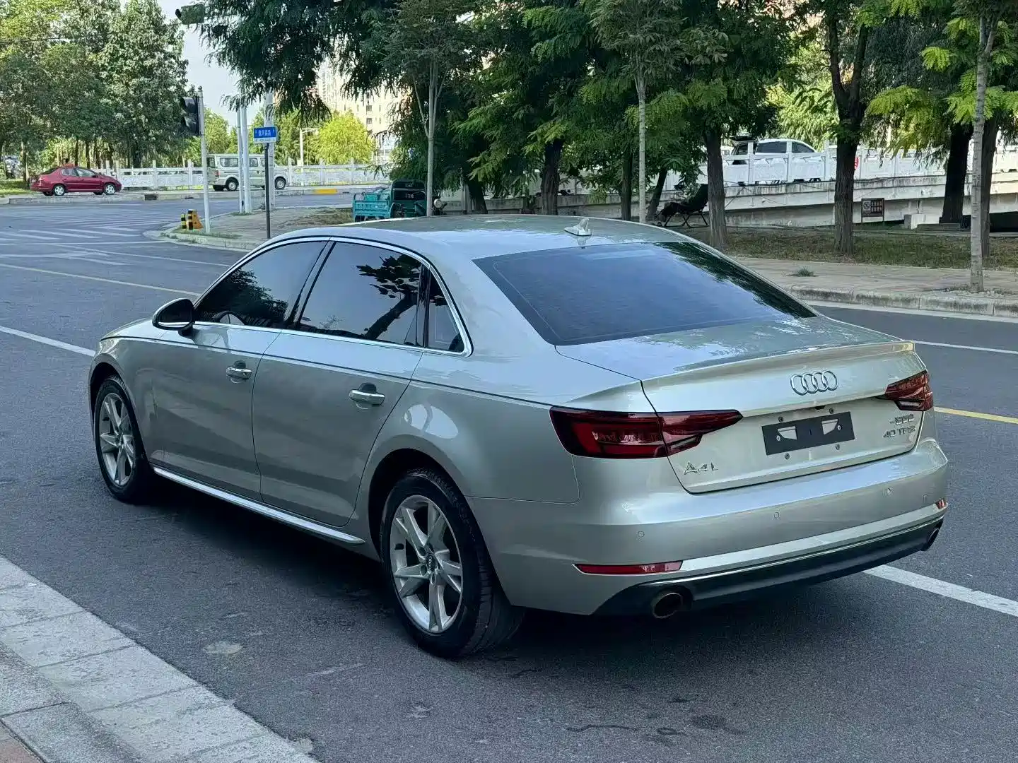 Фото 6 - Audi A4L