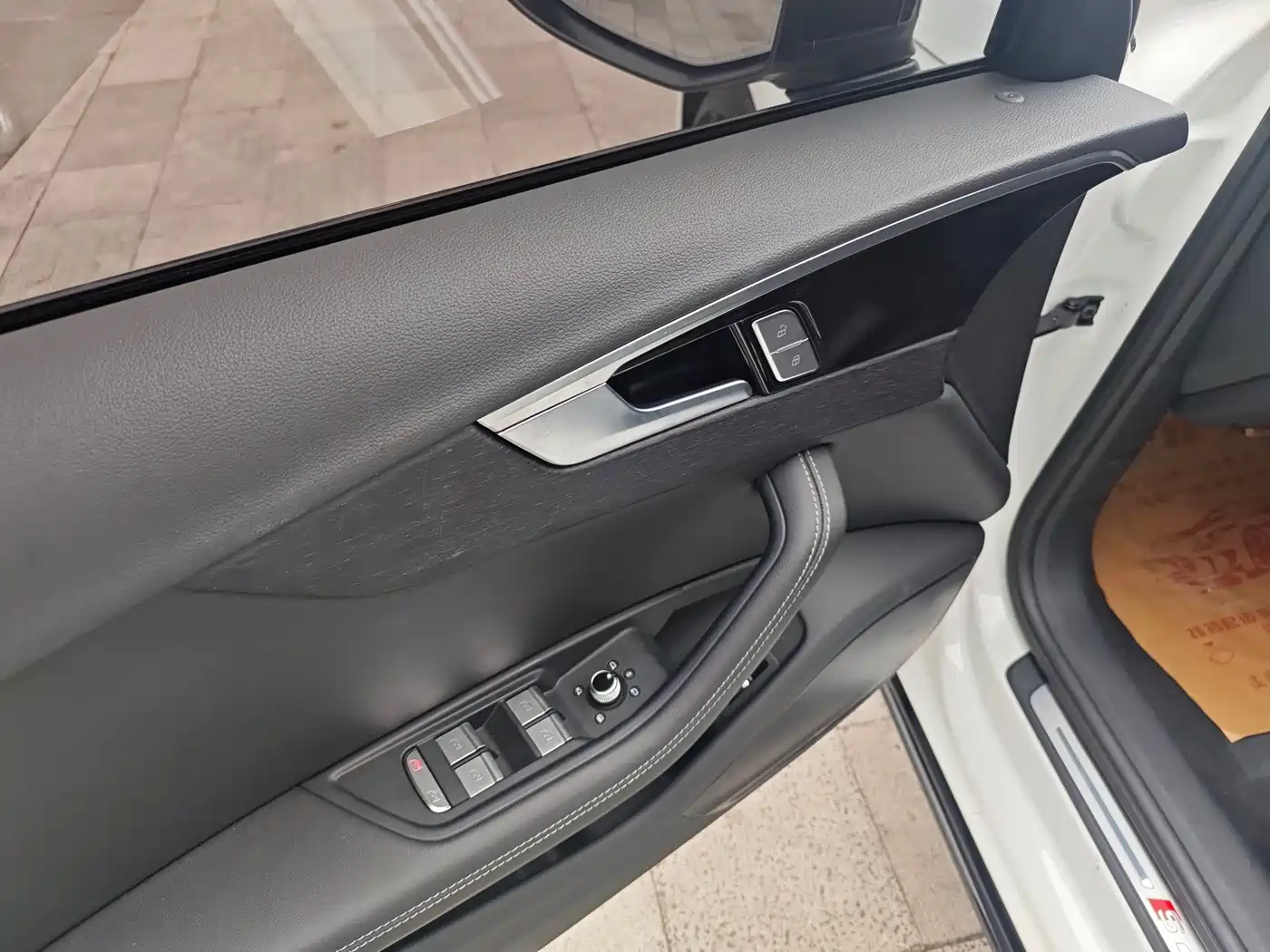 Фото 12 - Audi A4L