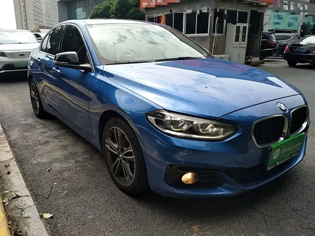 BMW 1 Series 2017 118i Sport фото 4