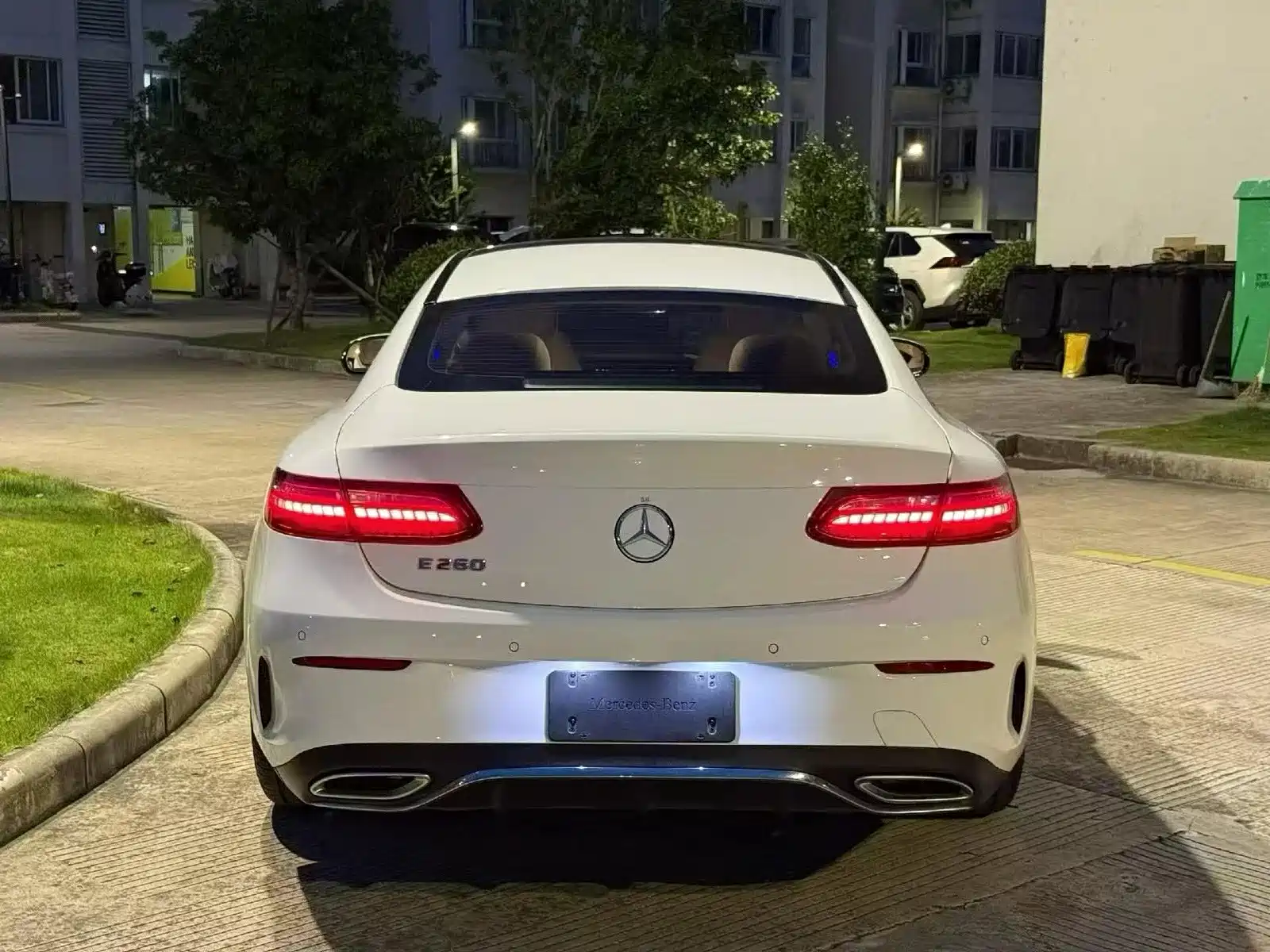Фото 9 - Mercedes-Benz E-Class (Import)