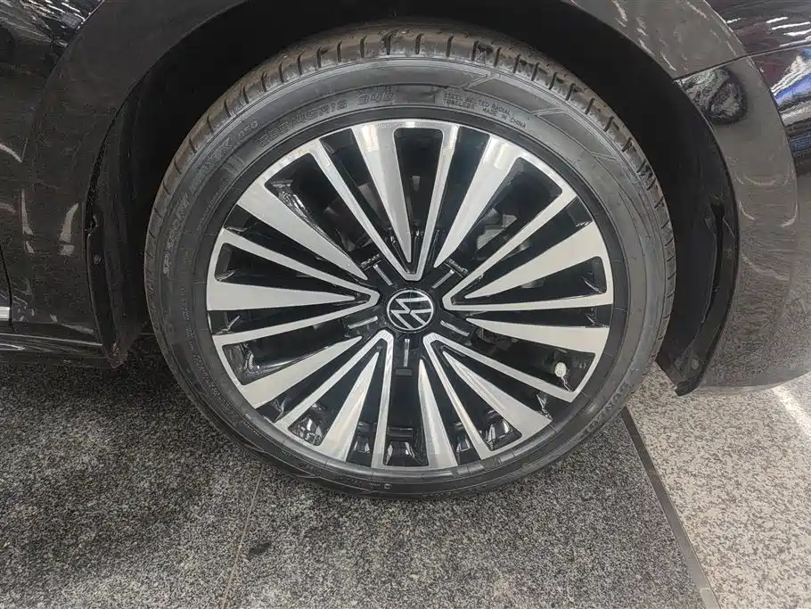 Volkswagen Passat 2020 Facelift 330TSI Luxury China VI фото 6
