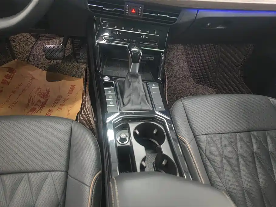 Volkswagen Passat 2020 Facelift 330TSI Luxury China VI фото 16