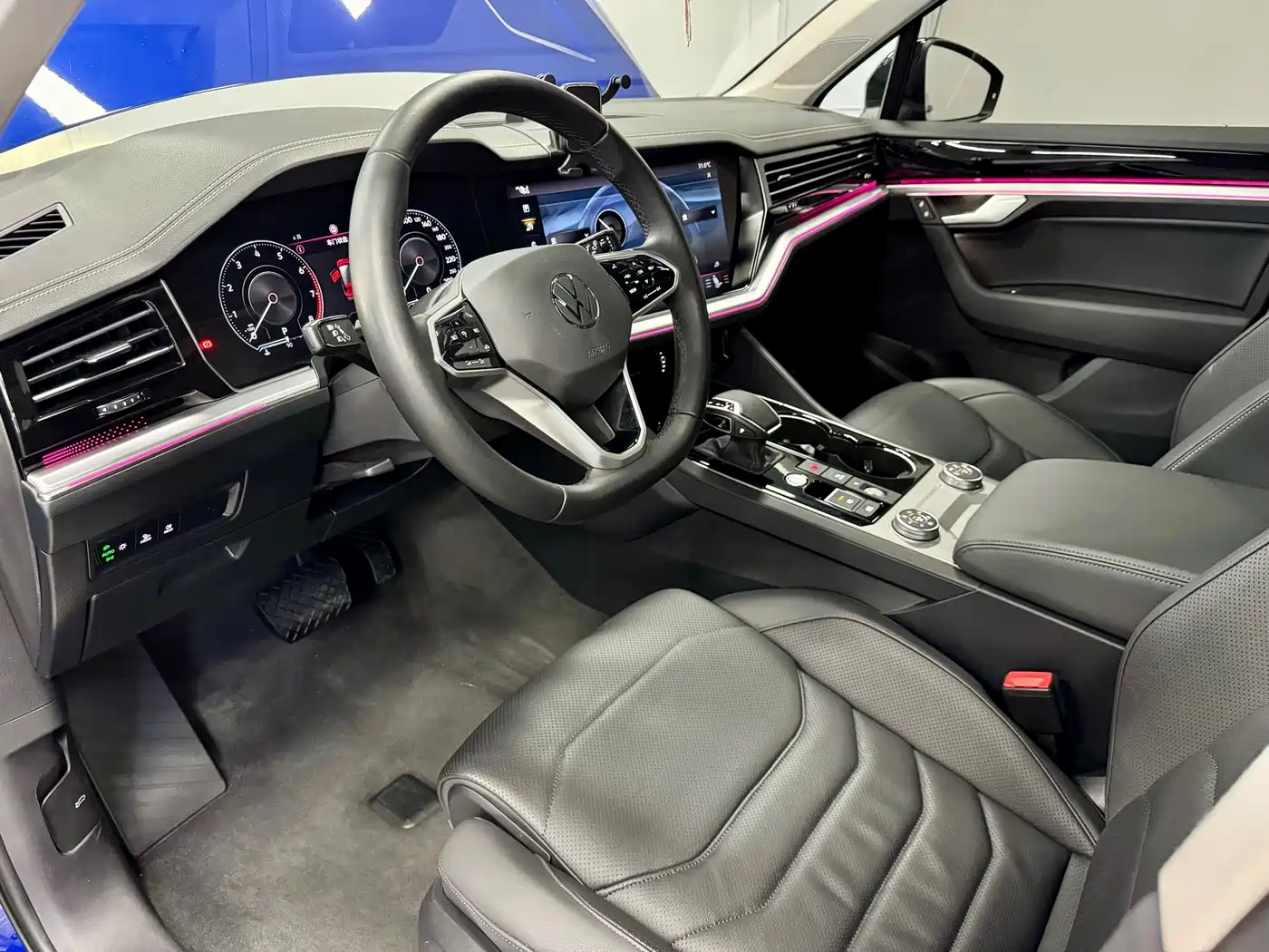 Volkswagen Touareg 2022 2021 3.0TSI Sharp Edition with Gloss Black Sports Package
