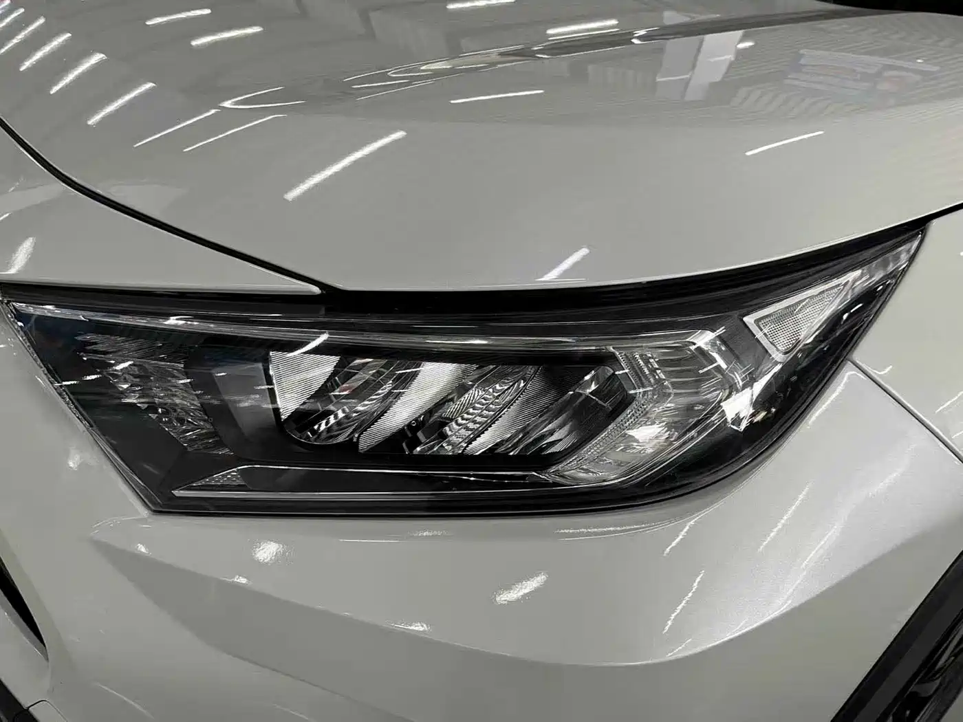 Toyota RAV4 Rongfang 2020 Hybrid 2.5L E-CVT 4WD Elite PLUS фото 14
