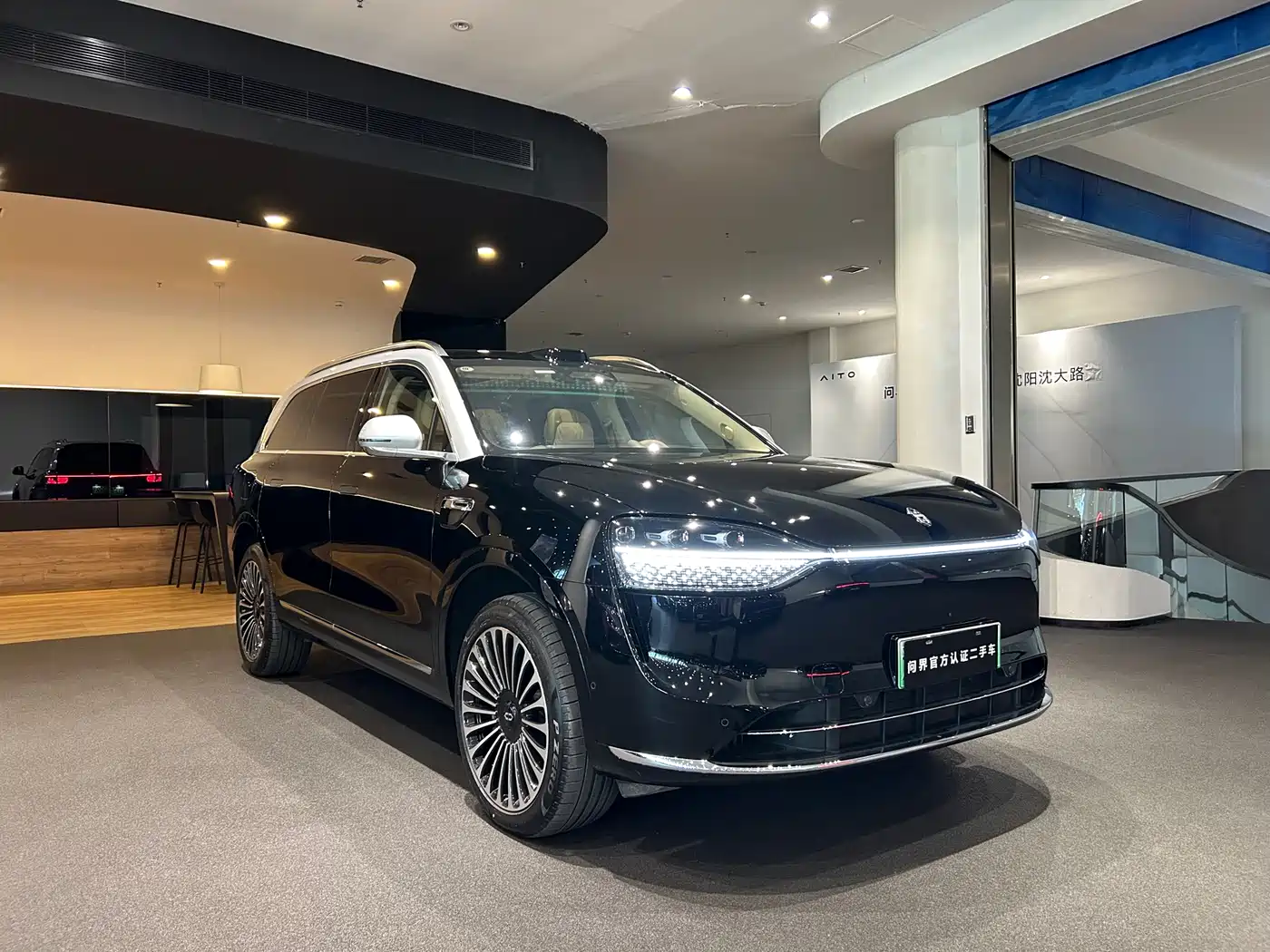 AITO Wenjie AITO M9 2025 Extended Range Ultra 52kWh 6-Seater фото 3