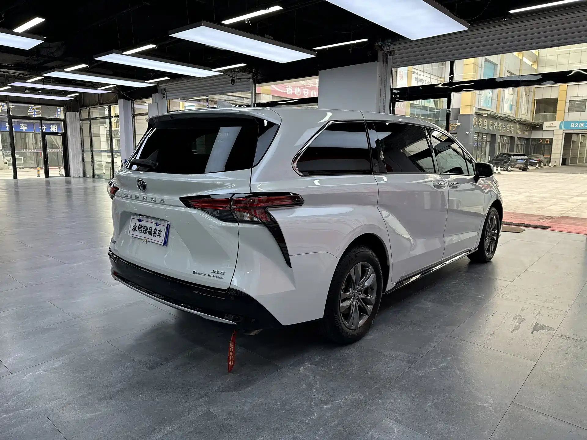 Photo 4 - Toyota Sienna