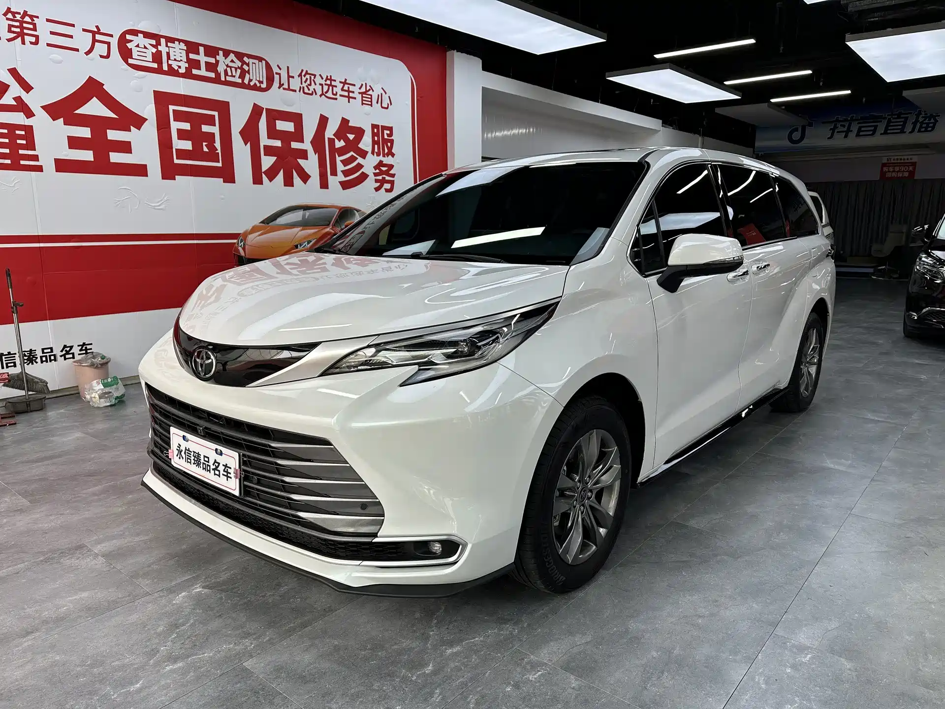 Photo 1 - Toyota Sienna