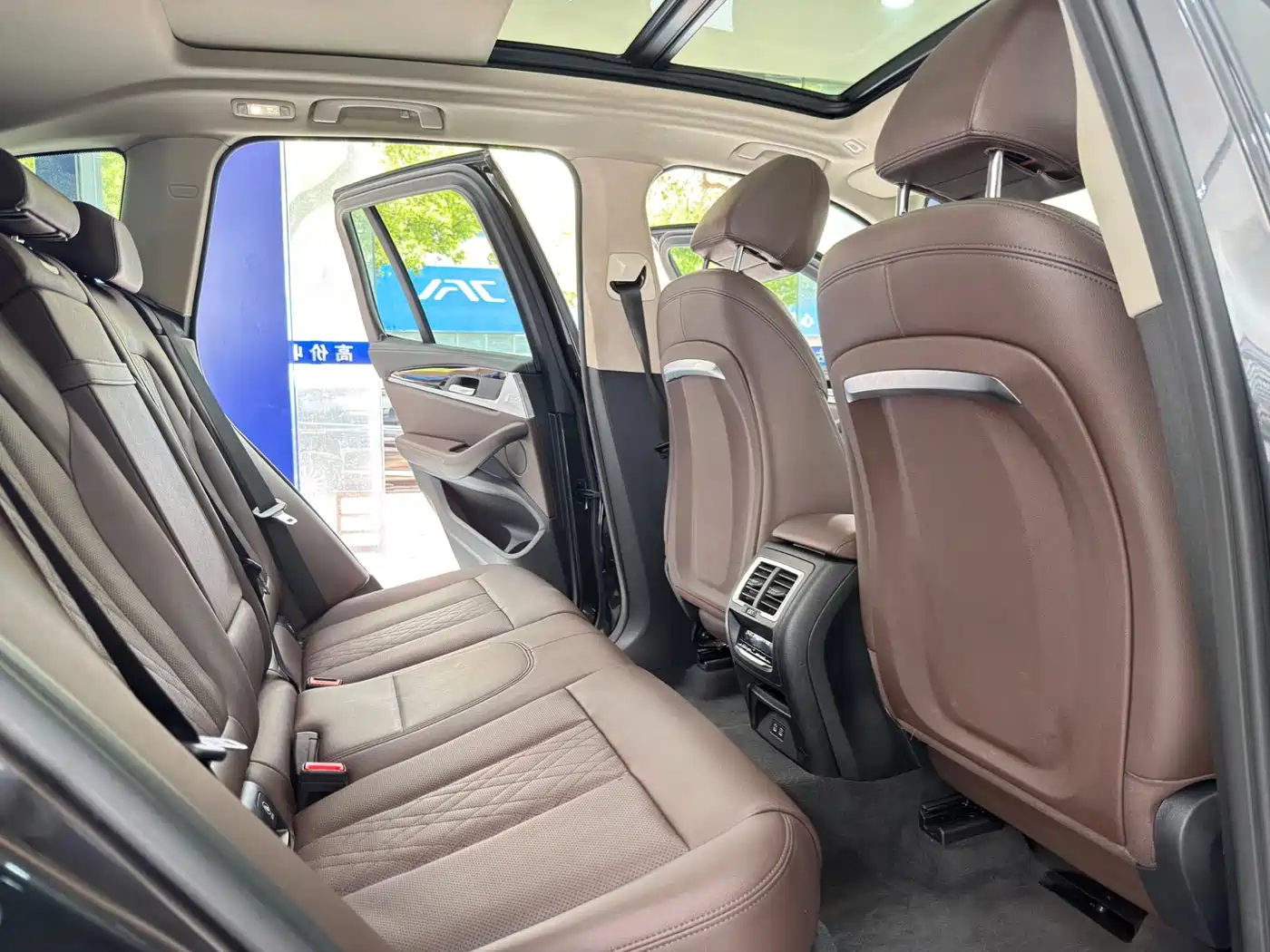 BMW iX3 2022 Leading Edition фото 14
