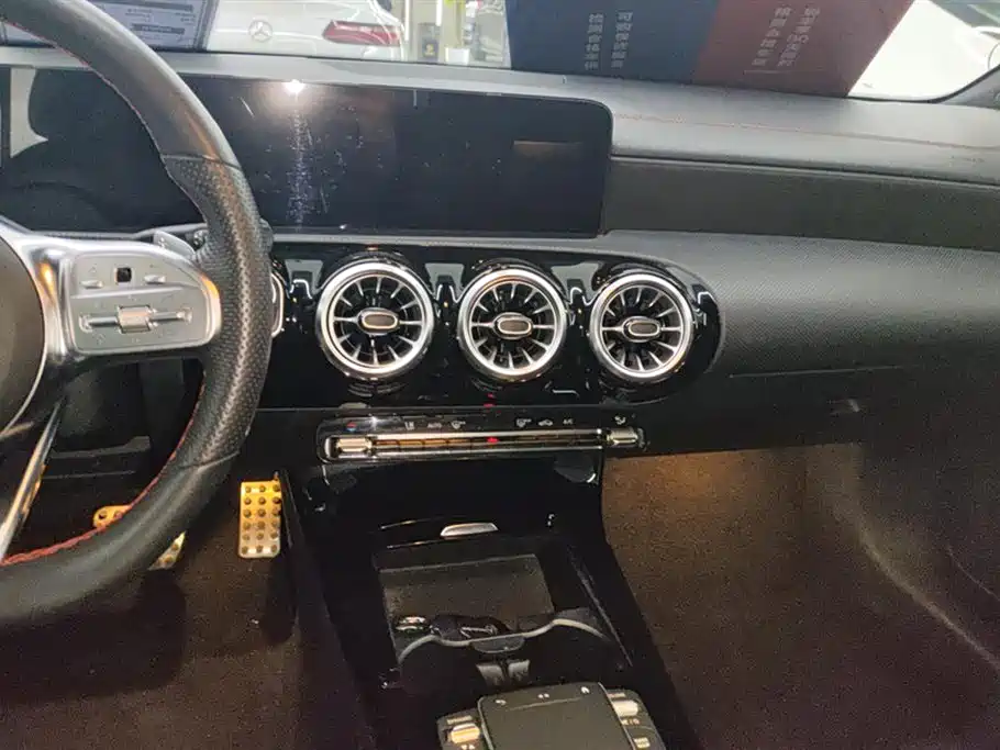 Mercedes-Benz CLA (Import) 2022 CLA 200 фото 13