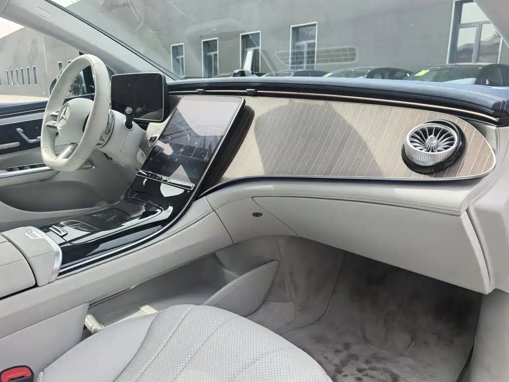 Mercedes-Benz EQE 2025 2025 Model 500 4MATIC Luxury Edition