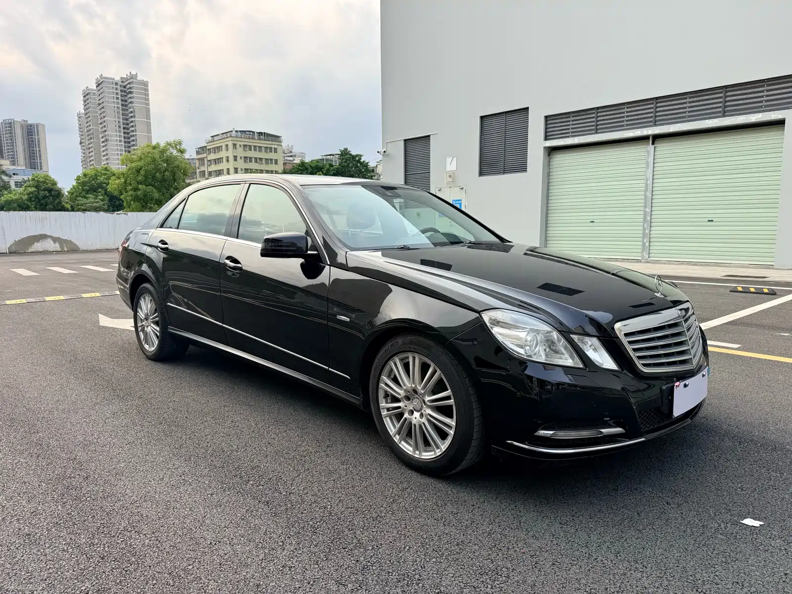 Фото 3 - Mercedes-Benz E-Class