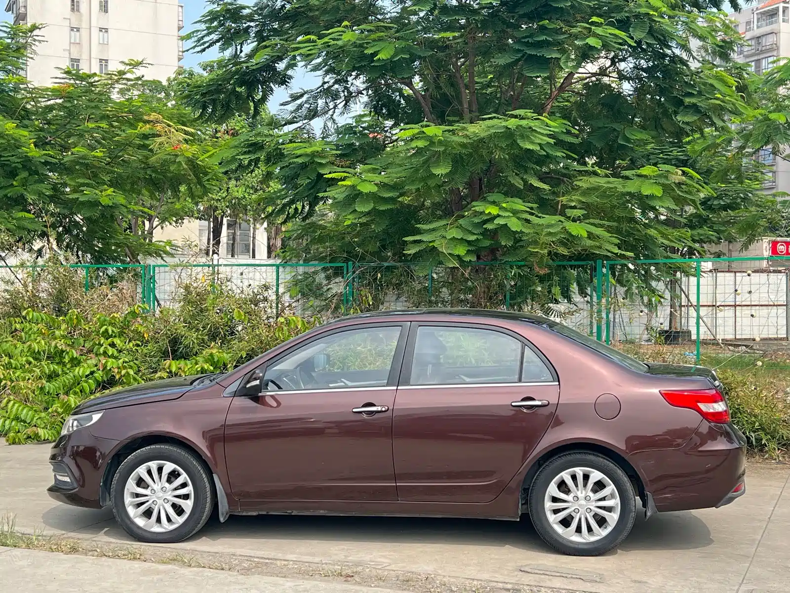 Фото 3 - Geely Vision