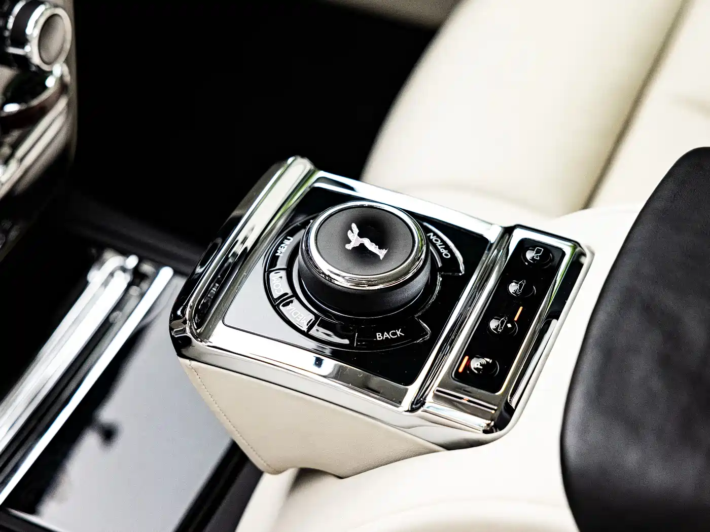 Rolls-Royce Phantom 2018 6.7T Long Wheelbase Version фото 7