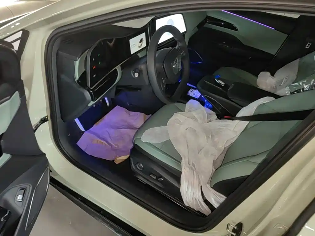 Hongqi EH7 2026 2025 690 Smart Selection Edition