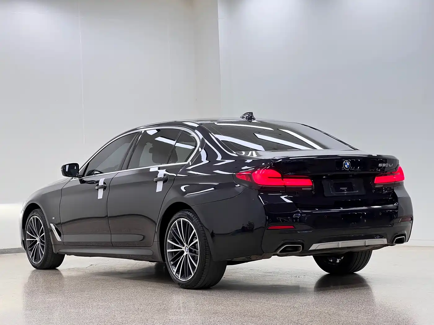 BMW 5 Series 2022 Facelift 530Li Leading M Sport Package фото 4