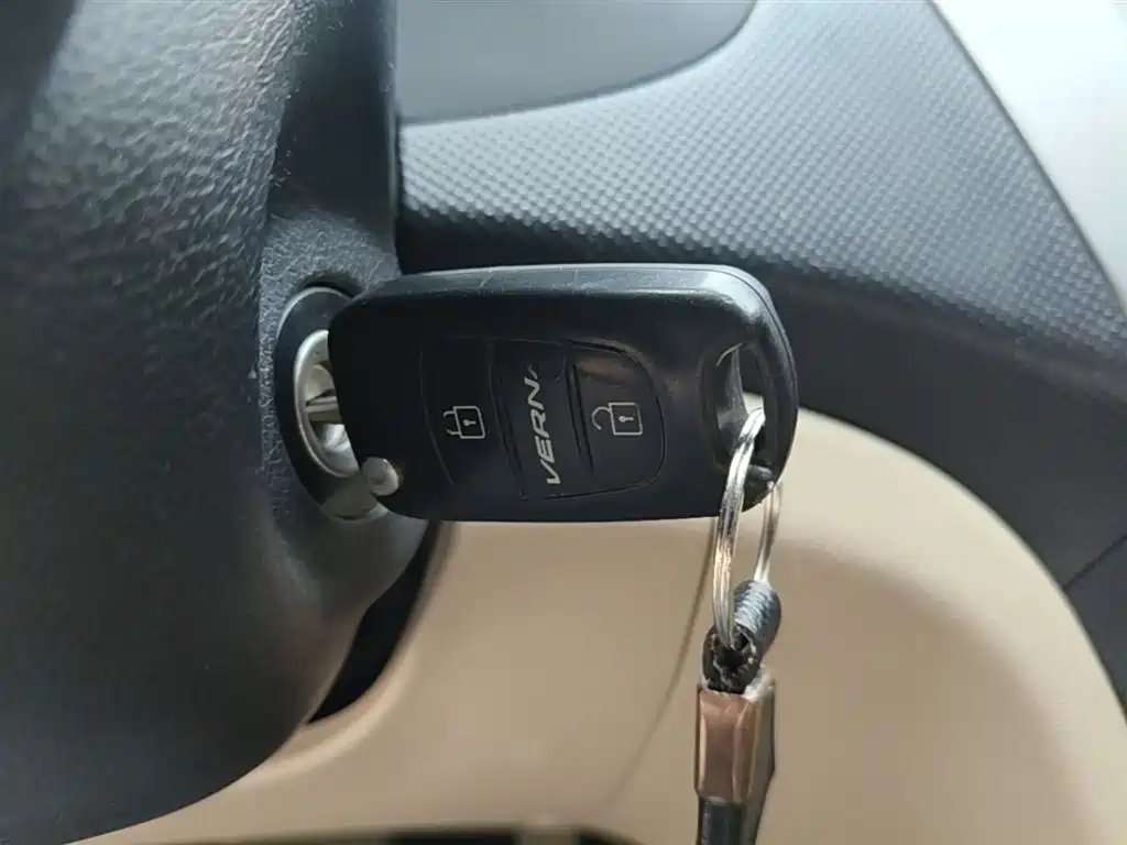 Hyundai Verna 2014 1.4L Automatic Smart GLS фото 9