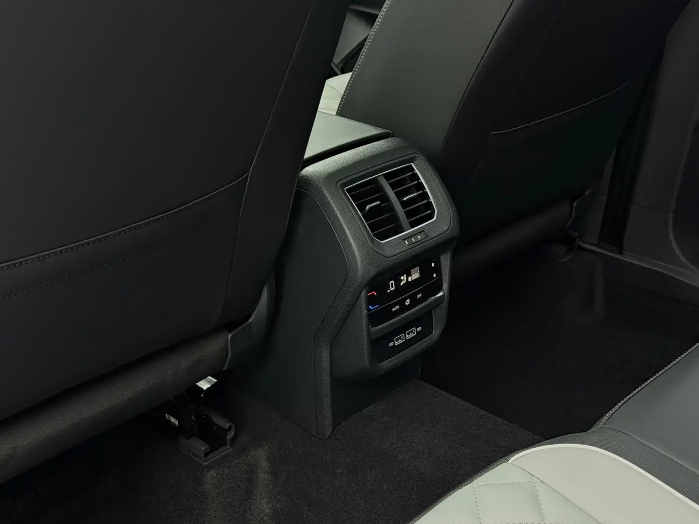 Volkswagen Tayron 2023 280TSI 2WD Luxury Plus Advanced Edition фото 10