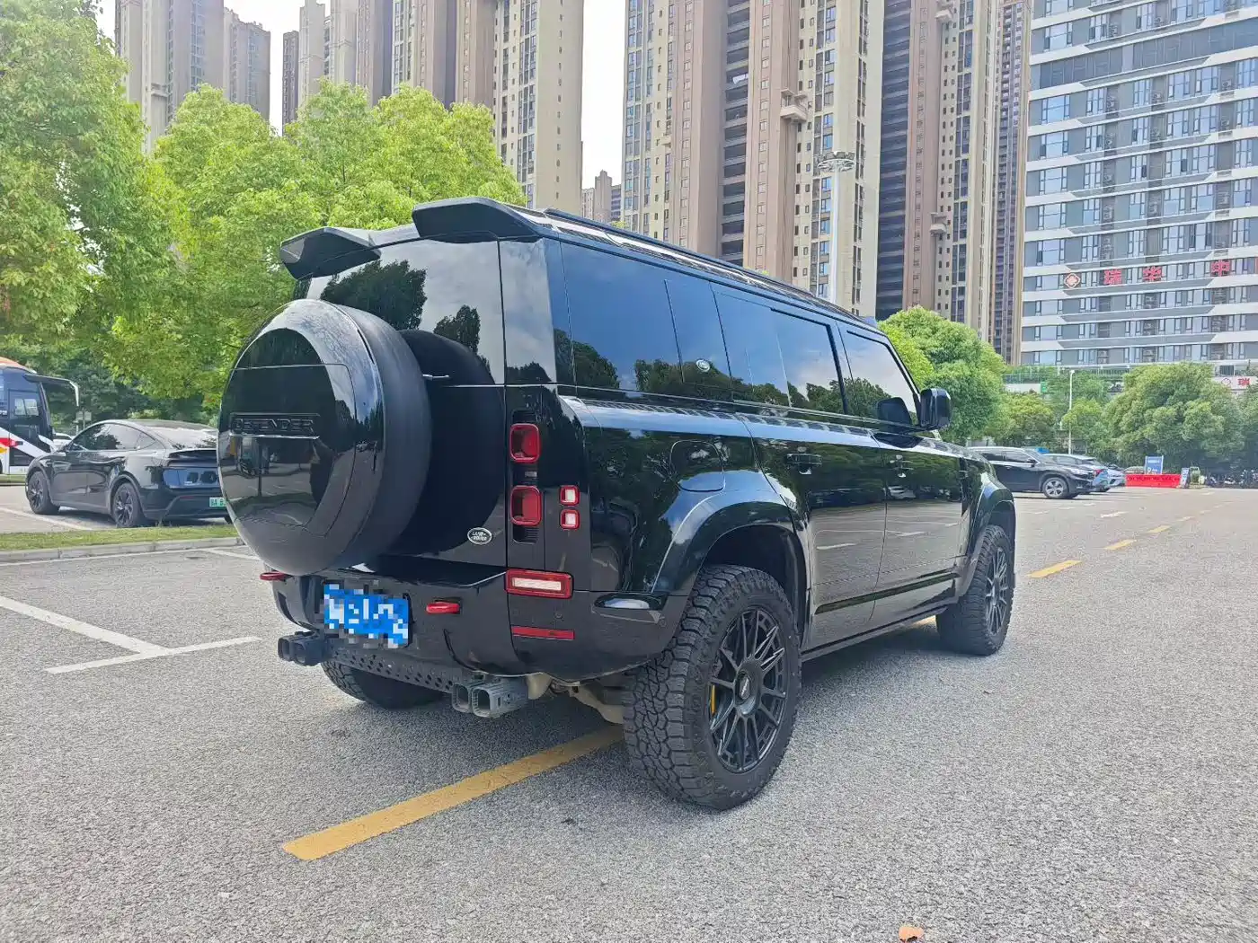 Land Rover Defender 2023 Facelift 110 3.0T P400 X фото 4