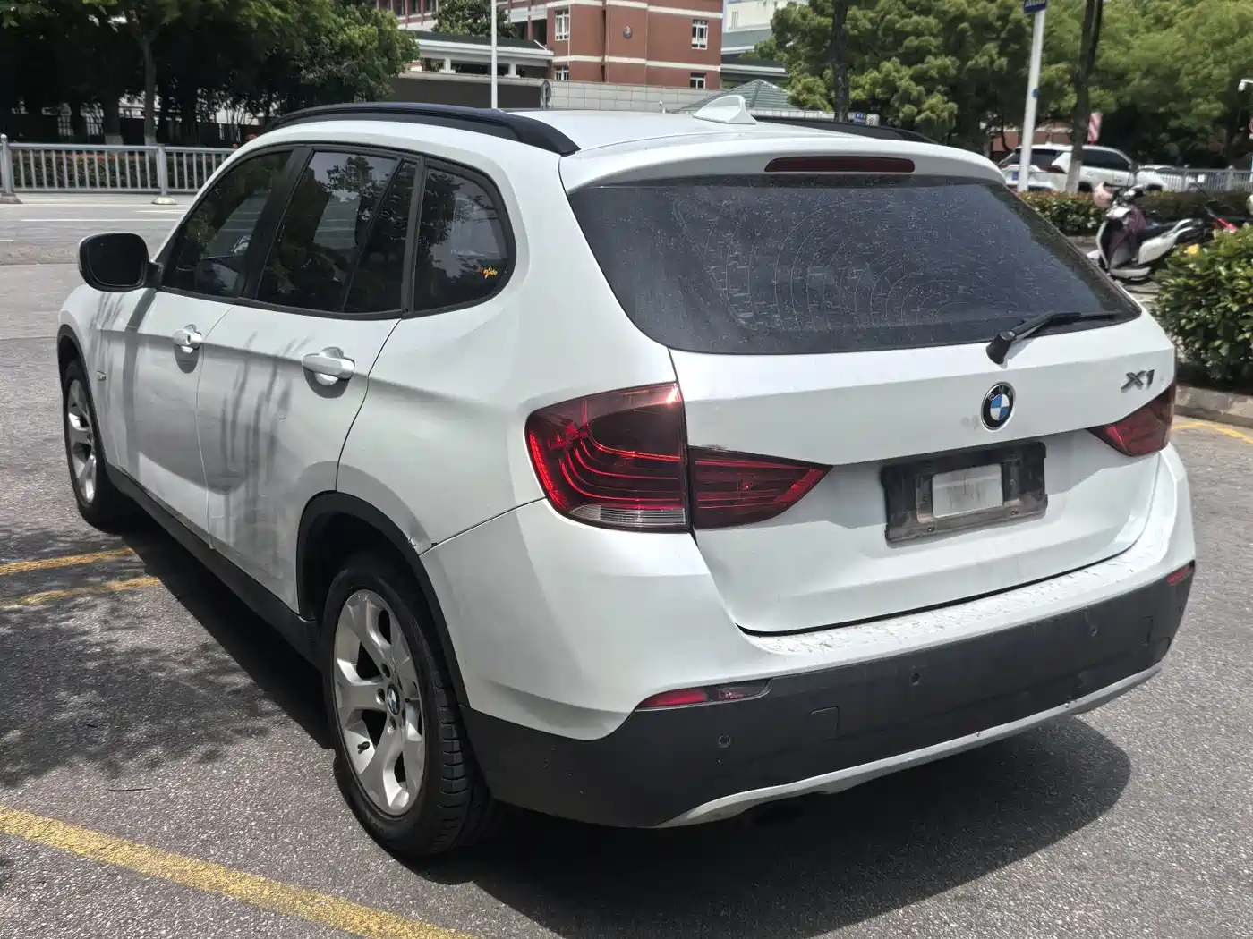 BMW X1 2012 sDrive18i Luxury Model фото 9