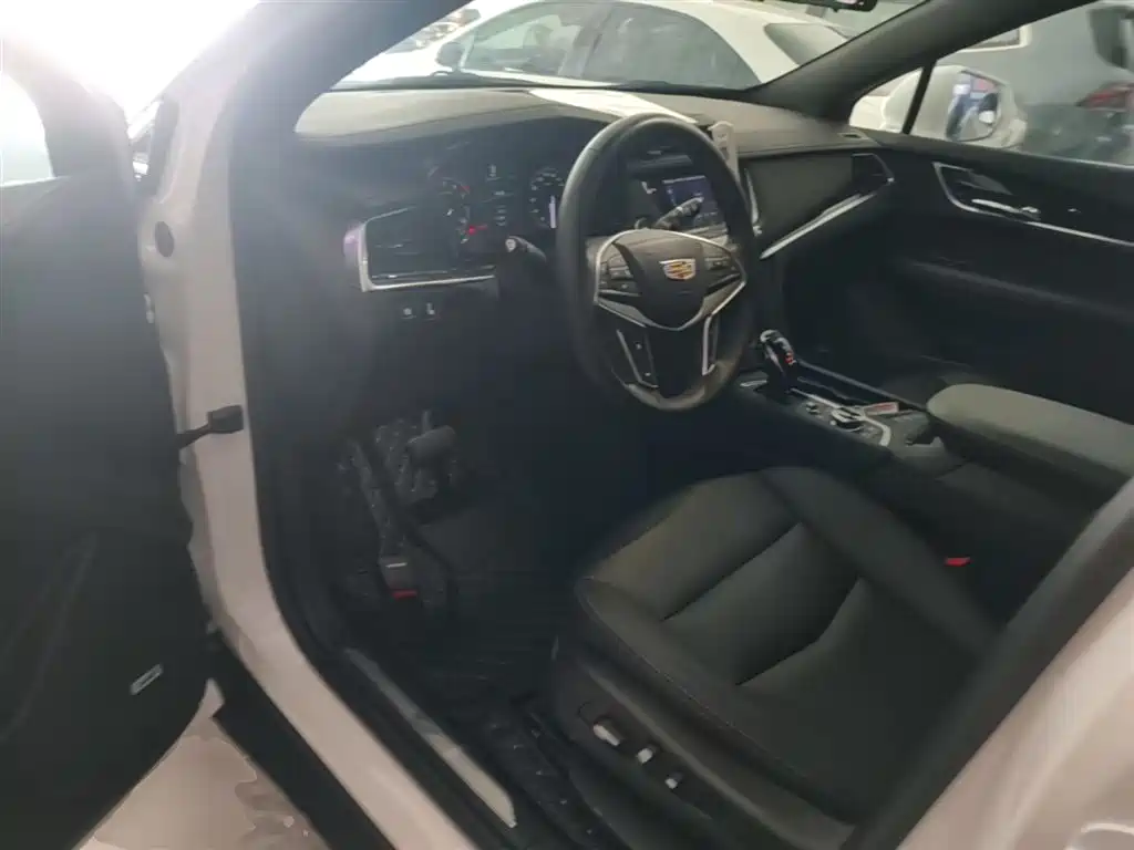Cadillac XT5 2024 2.0T FWD Fashion Edition фото 16