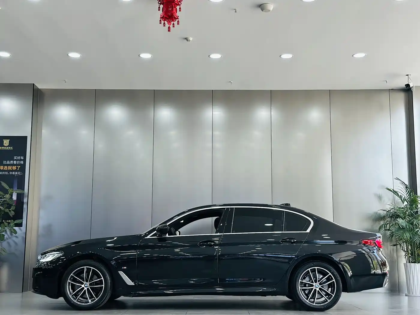 BMW 5 Series 2022 Model Second Facelift 525Li M Sport Package фото 8
