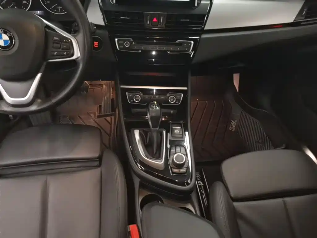 BMW 2 Series Touring 2016 220i Leading Model фото 14