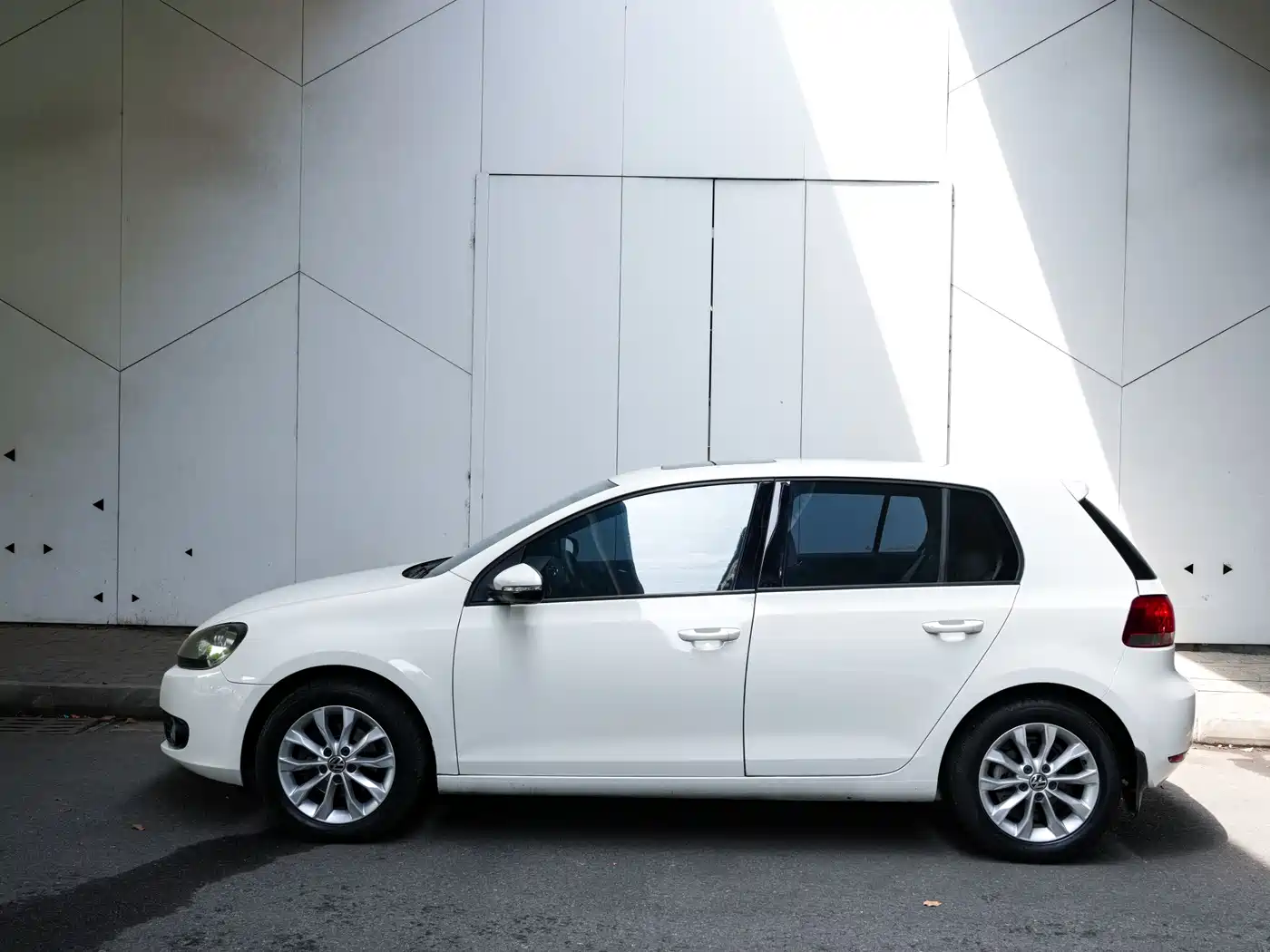 Volkswagen Golf 2011 Model 1.6 Automatic Comfort фото 2