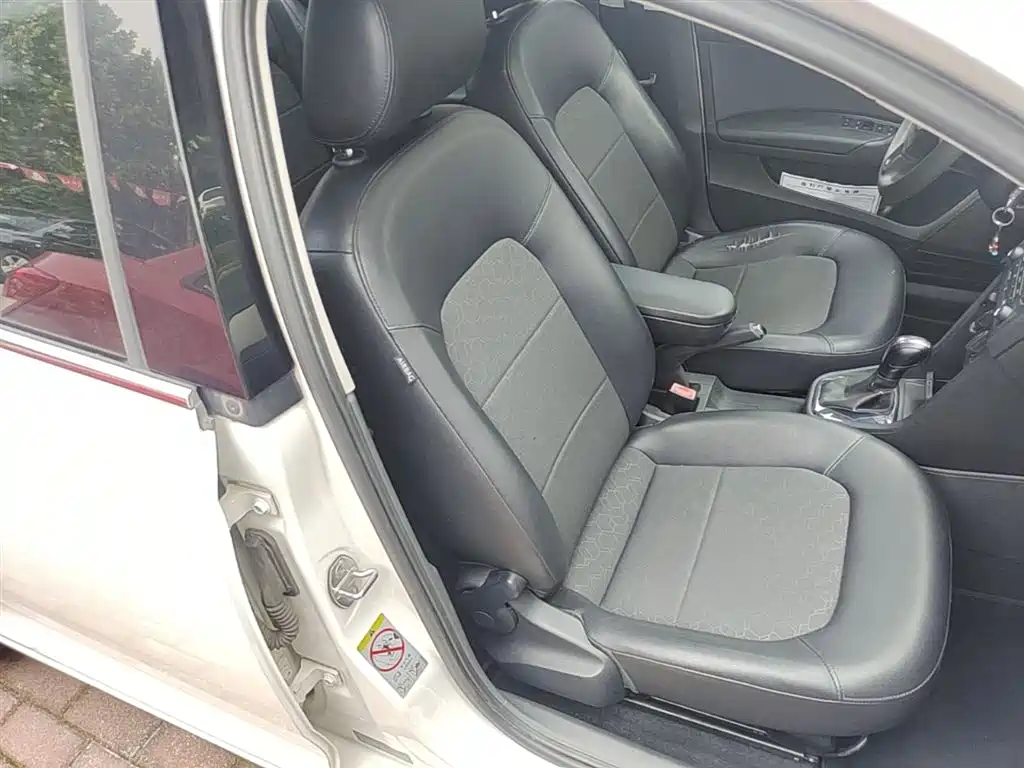 Volkswagen Santana 2015 1.6L Automatic Comfort Edition фото 25
