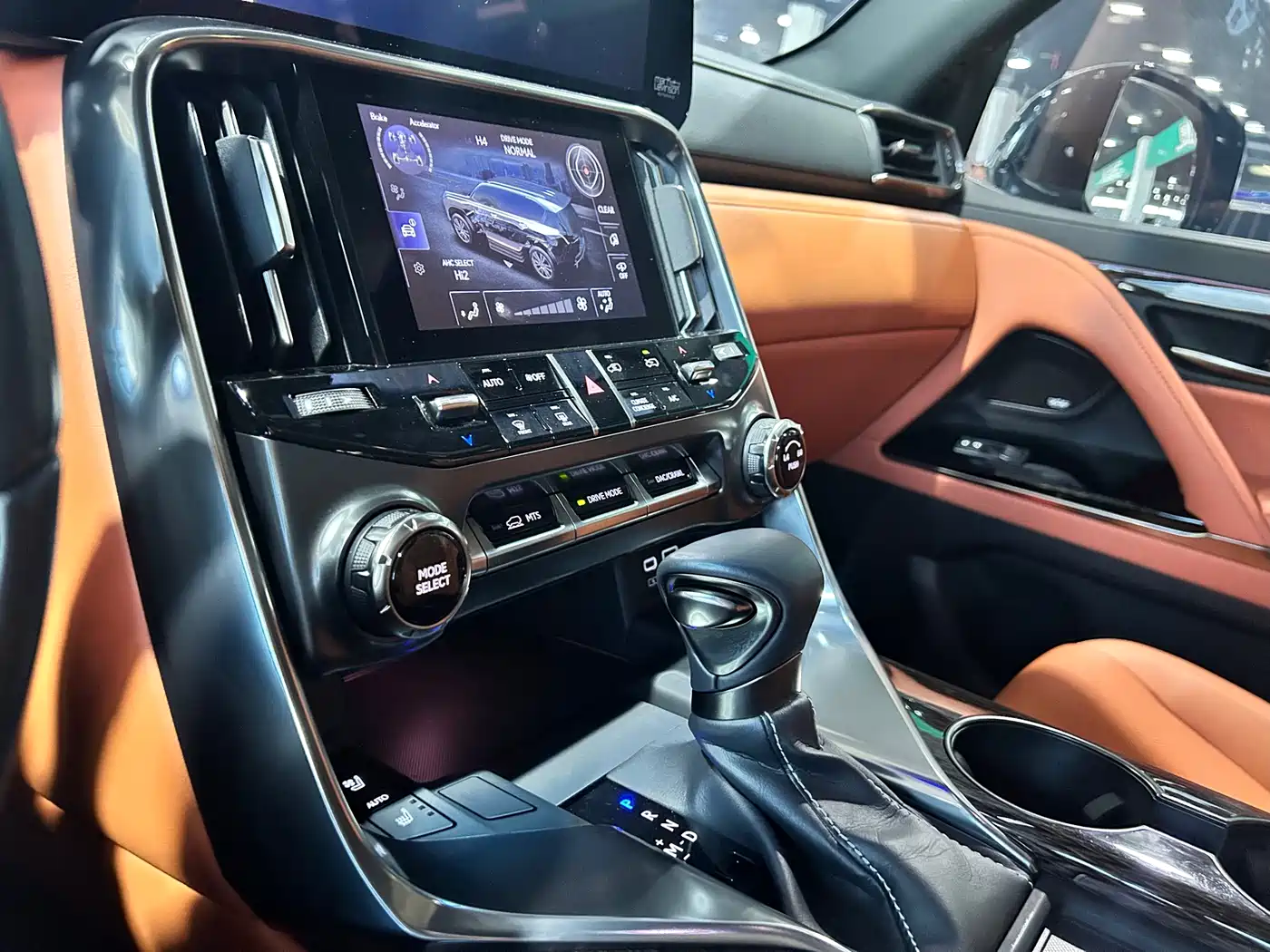 Lexus LX 2025 700h VIP World Edition фото 18