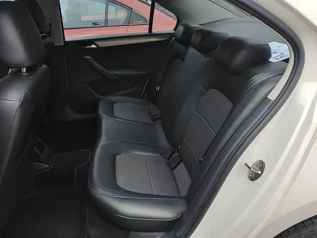 Volkswagen Santana 2015 1.6L Automatic Comfort Edition фото 17