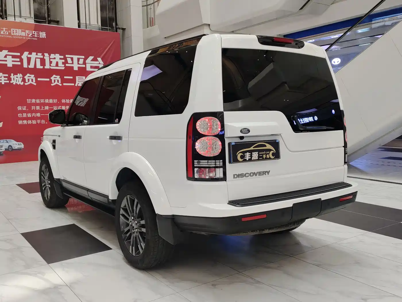 Land Rover Discovery 2016 3.0 SC V6 SE фото 26
