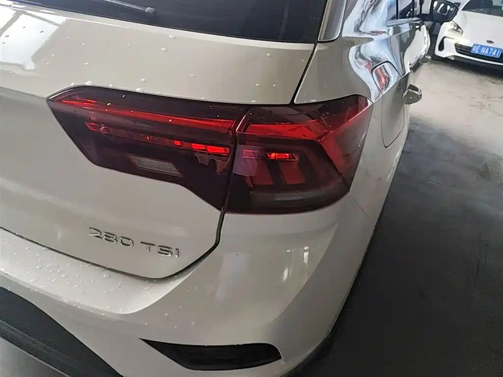 VOLKSWAGEN T-ROC EXPLORING SONGS