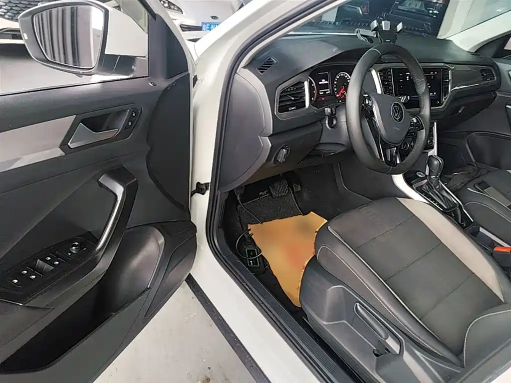 VOLKSWAGEN T-ROC EXPLORING SONGS