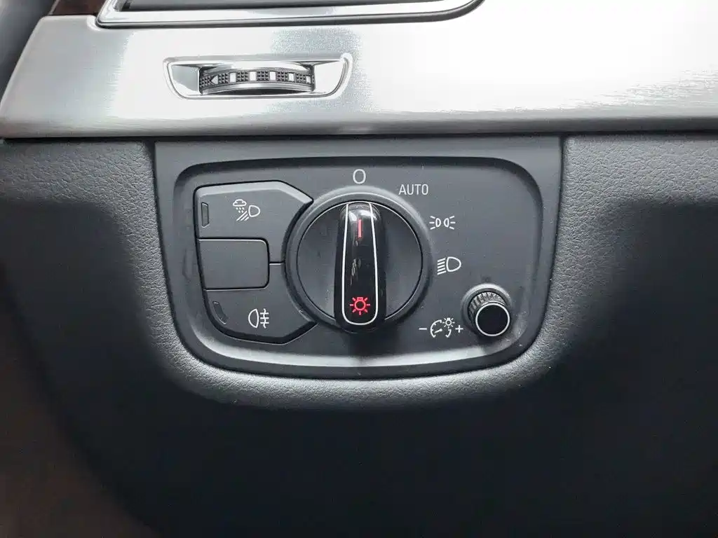 Фото 21 - Audi A8