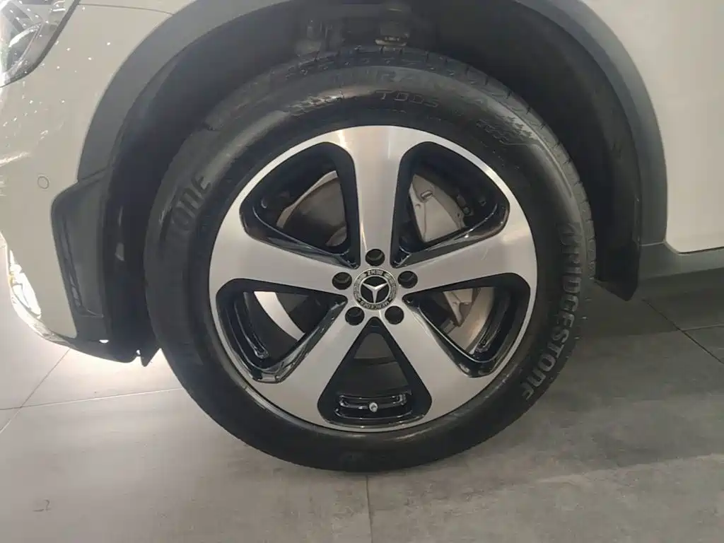 Фото 23 - Mercedes-Benz GLC