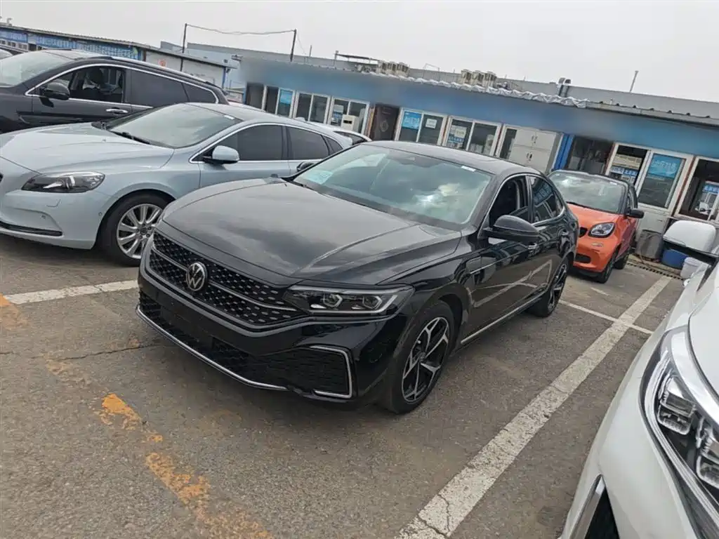 Volkswagen Passat 2025 Outstanding 380TSI Starlight Dragon Glory Edition