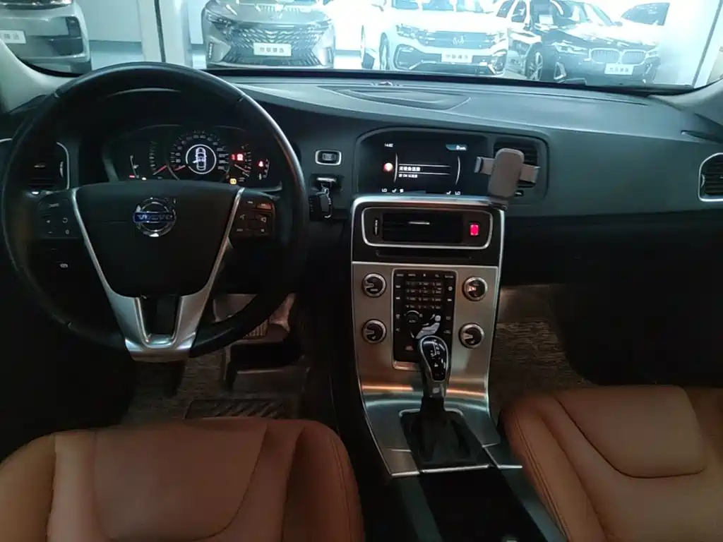 Фото 13 - Volvo S60