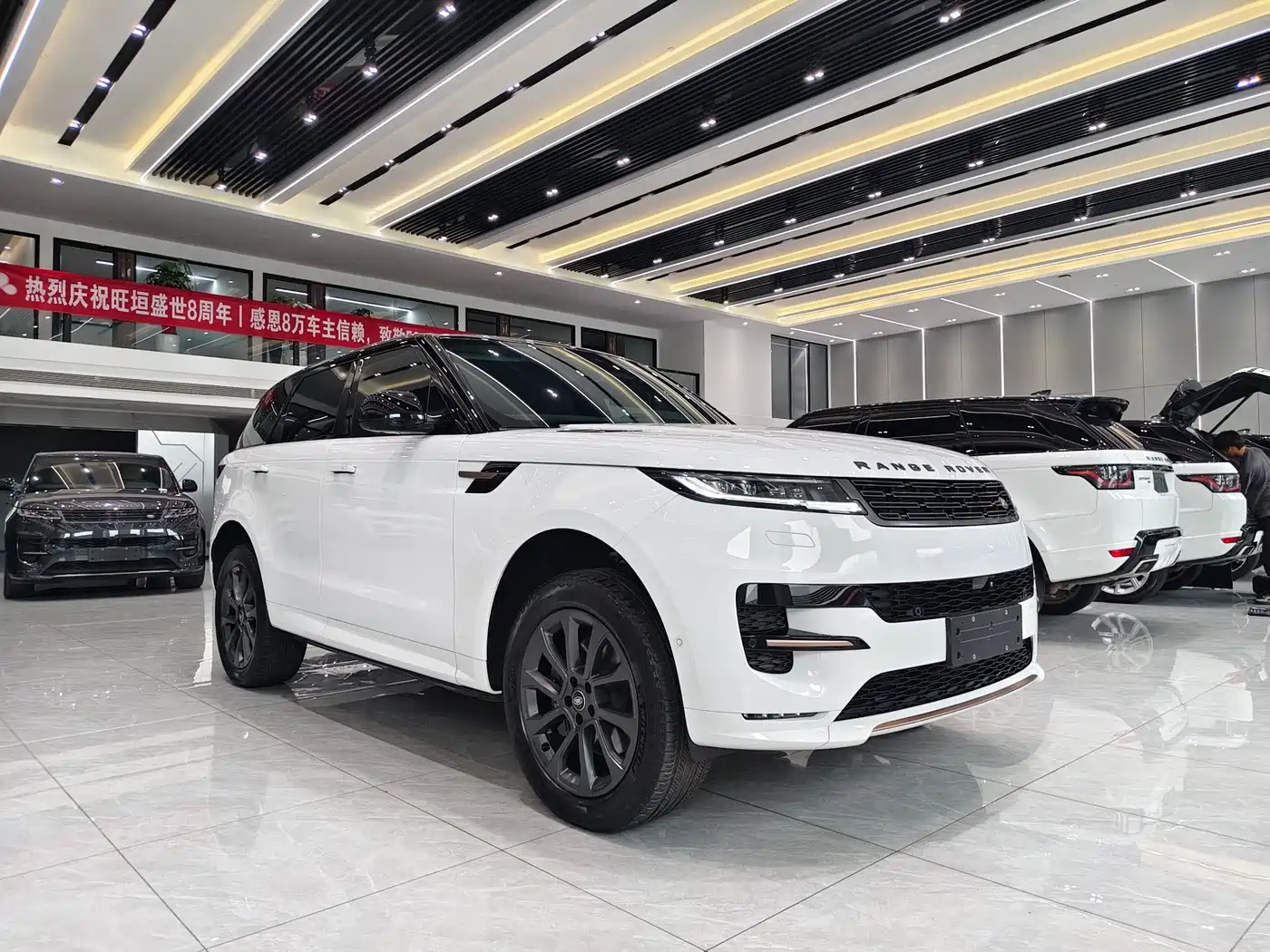 Land Rover Range Rover Sport 2024 400PS Dynamic SE фото 3
