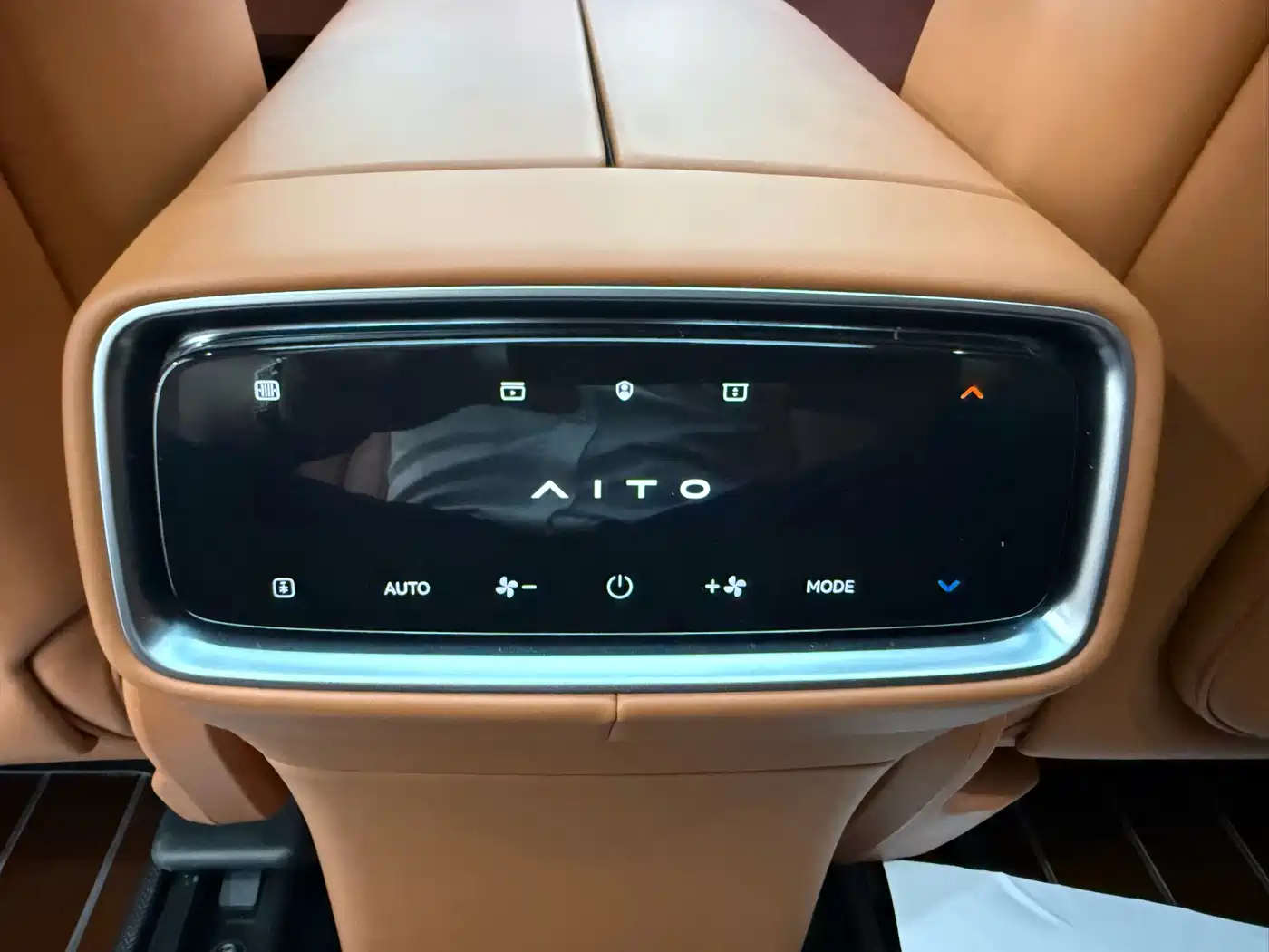 AITO Wenjie AITO M9 2024 Range Extender Ultra 52kWh 6-seater фото 17