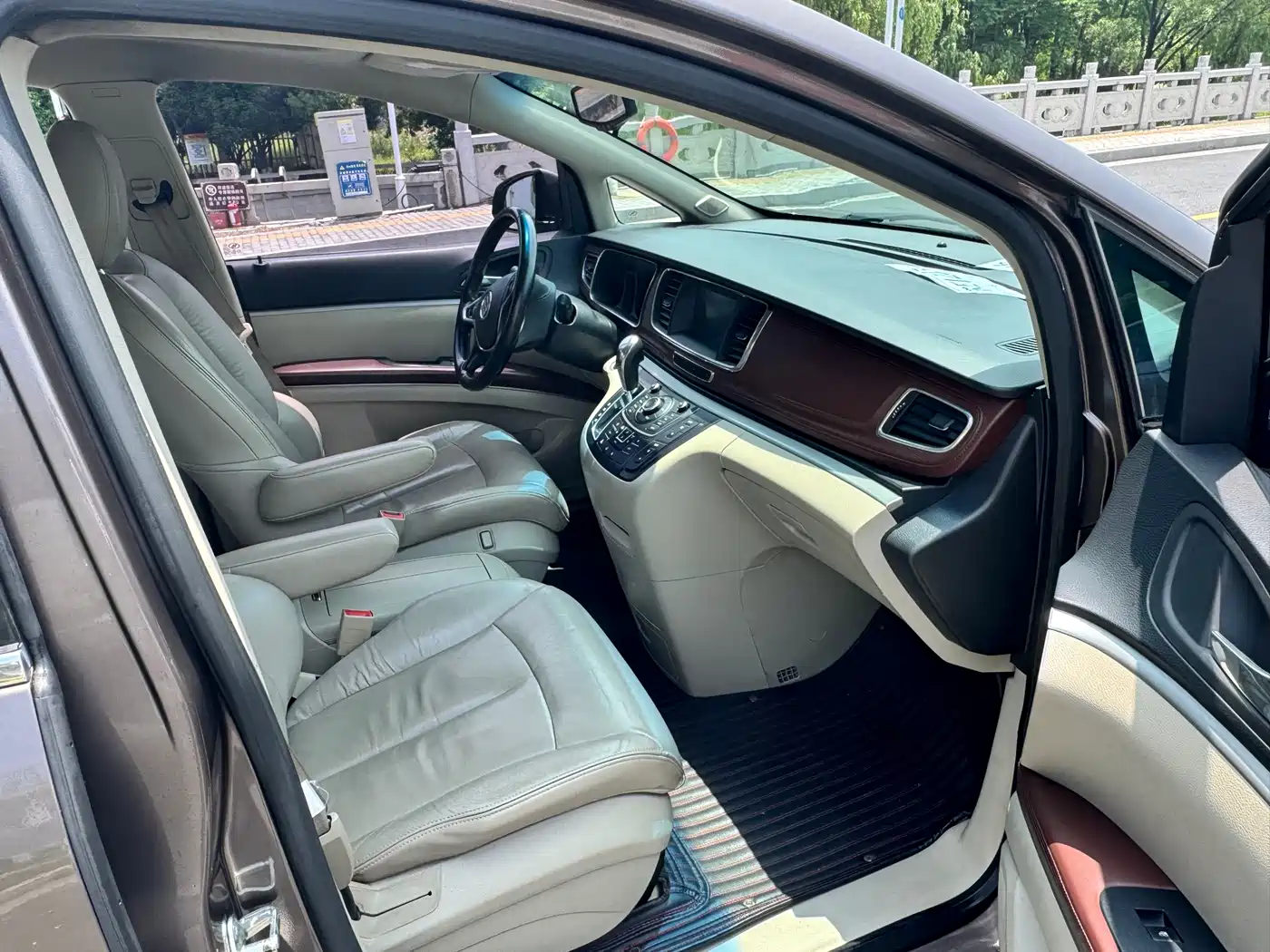 Buick GL8 2014 2.4L LT Luxury Business Executive фото 12