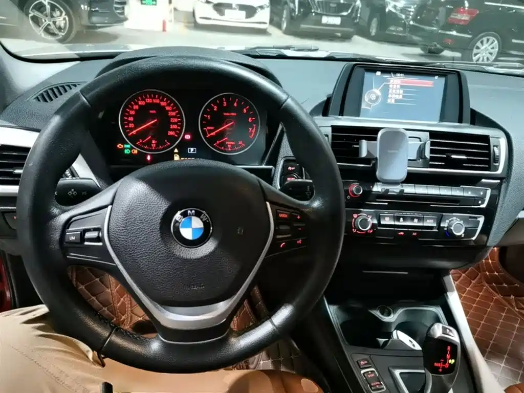 BMW 1 Series (Import) 2016 118i Leading фото 10