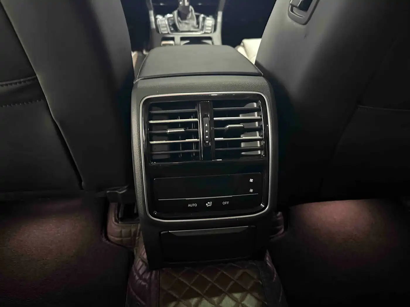 Volkswagen Magotan 2023 Model 2 Million Commemorative Edition 330TSI DSG Luxury фото 12
