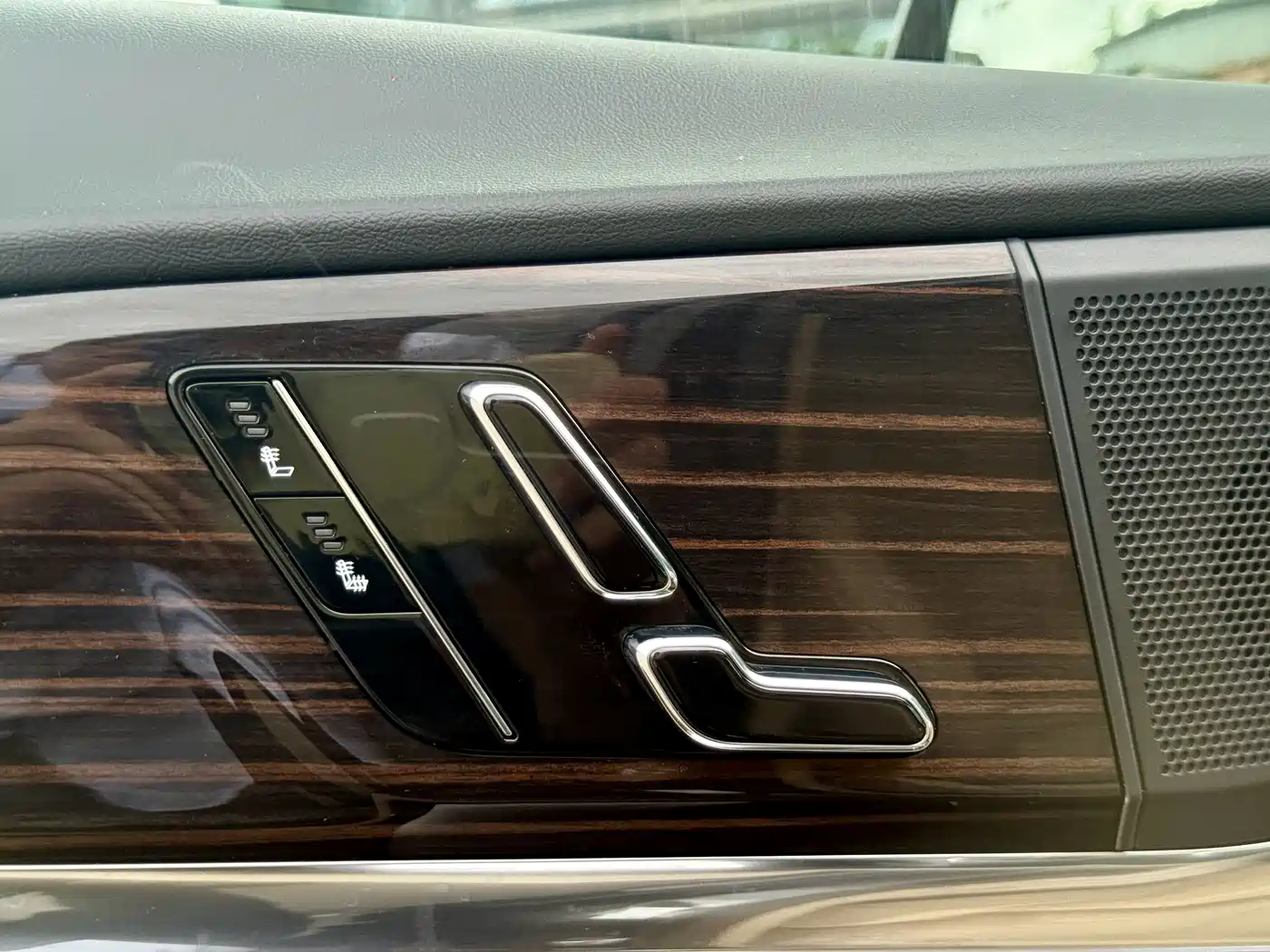 Cadillac XT5 2025 2.0T Luxury фото 14