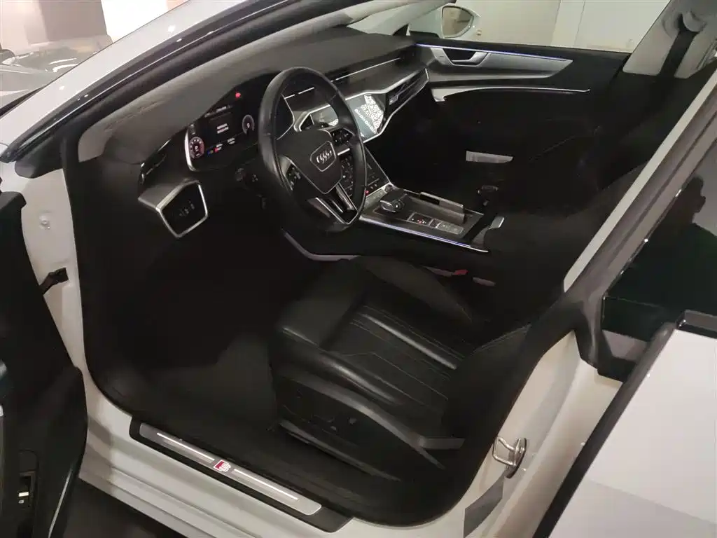 Audi A7 2023 Model 45 TFSI Premium Selection Edition фото 13