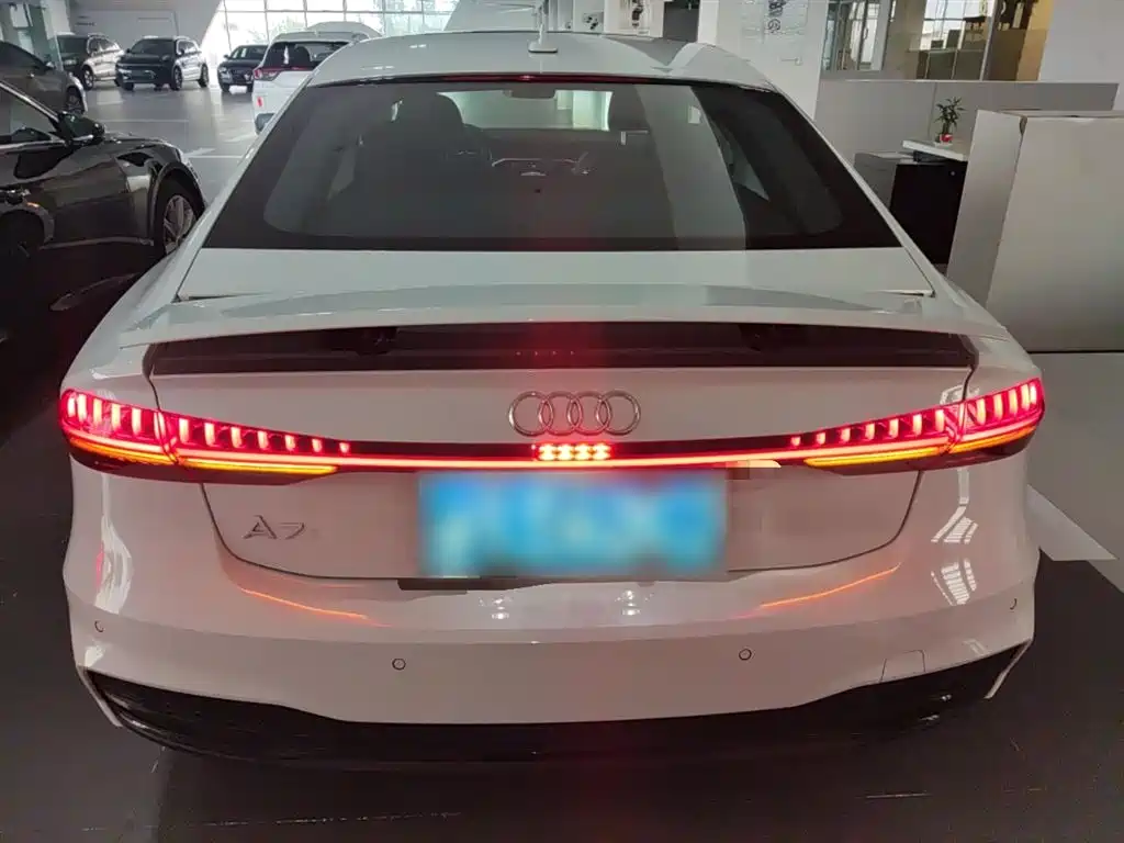 Audi A7 2023 Model 45 TFSI Premium Selection Edition фото 22