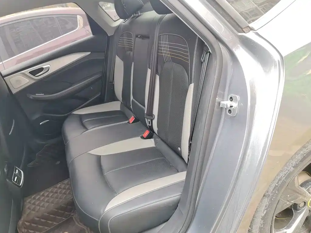 Фото 18 - Roewe i6 MAX EV